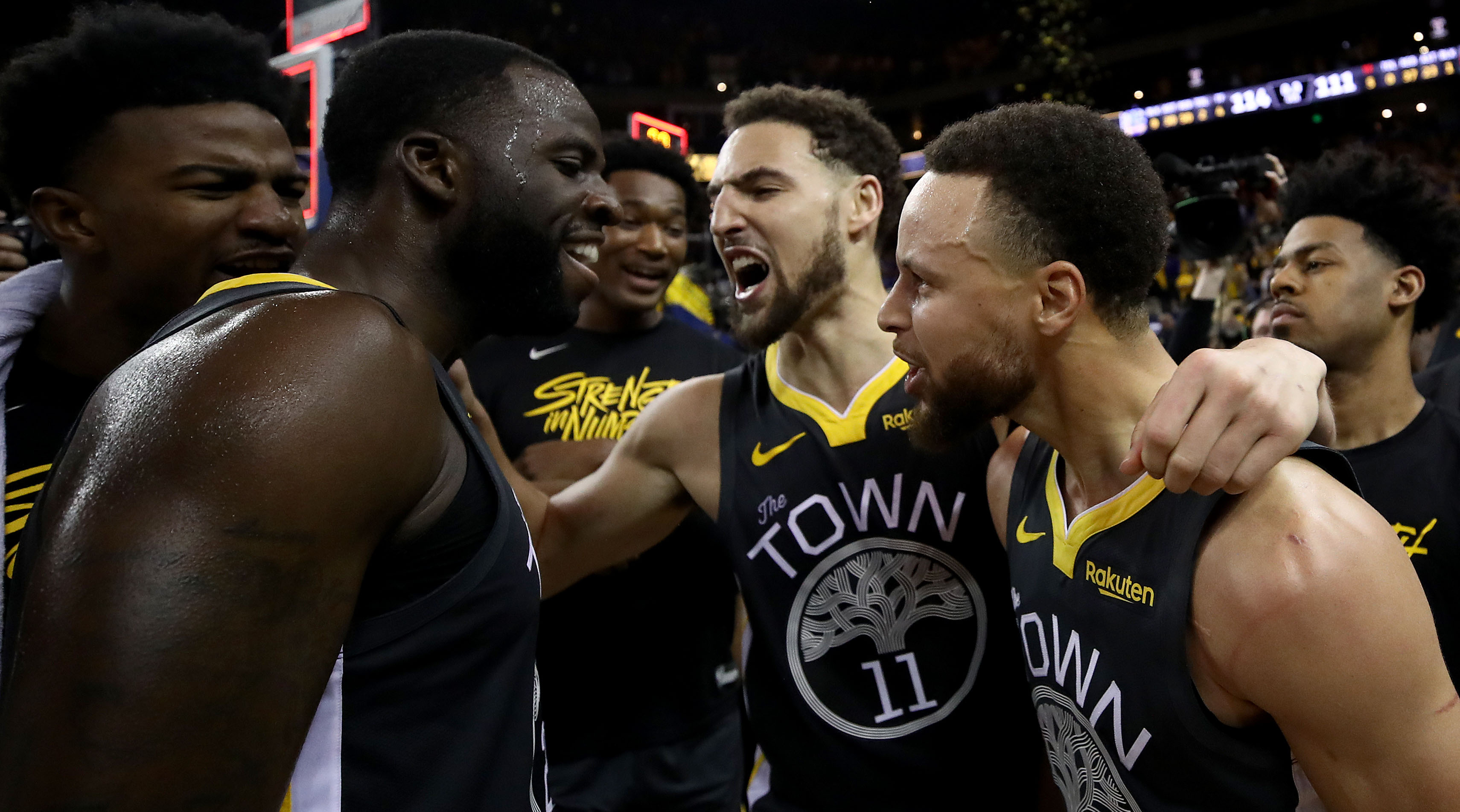 stephen_curry_warriors_playoffs_.jpg